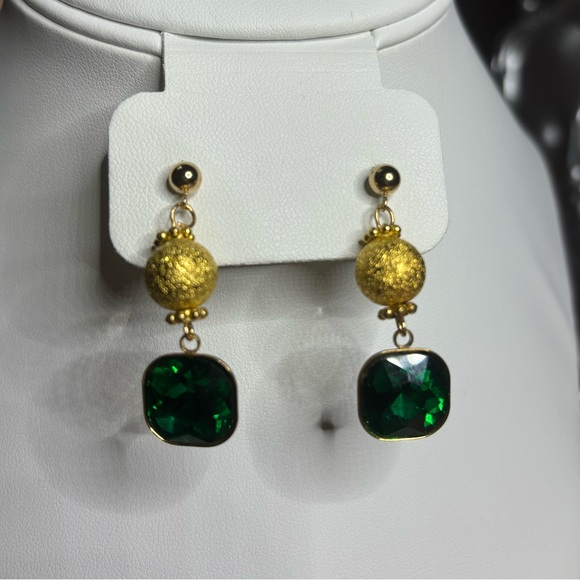 Hand crafted beaded earrings gold stardust and emerald green faceted glass beads - Picture 1 of 4